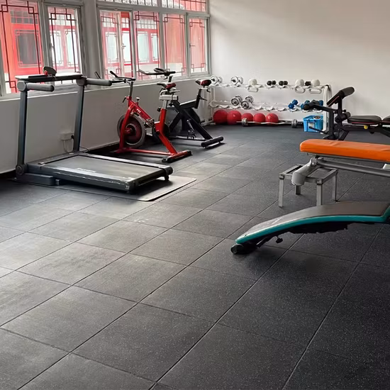 반대로 미끄러짐 PP 플라스틱 PVC 차고 바닥 ​​타일 고무 G 지면 산 문 정지 미끄러지는 고무 문 마개 주문 고무 매트 바닥 격자 자동차 매트 PVC